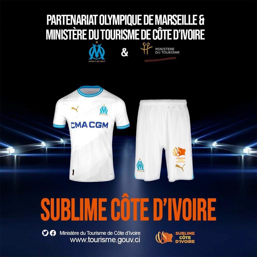 jjgueade's tweet photo. Gaspillage d’argent 🥲 
Pourquoi sur le short en plus pas visible, combien de personnes achètent un short pour les maillots 

SUBLIME CÔTE D’IVOIRE https://t.co/dCorfdns7g