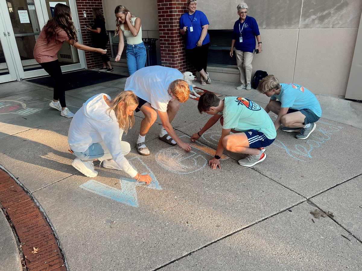 Lincoln Lutheran Student Council tweet media