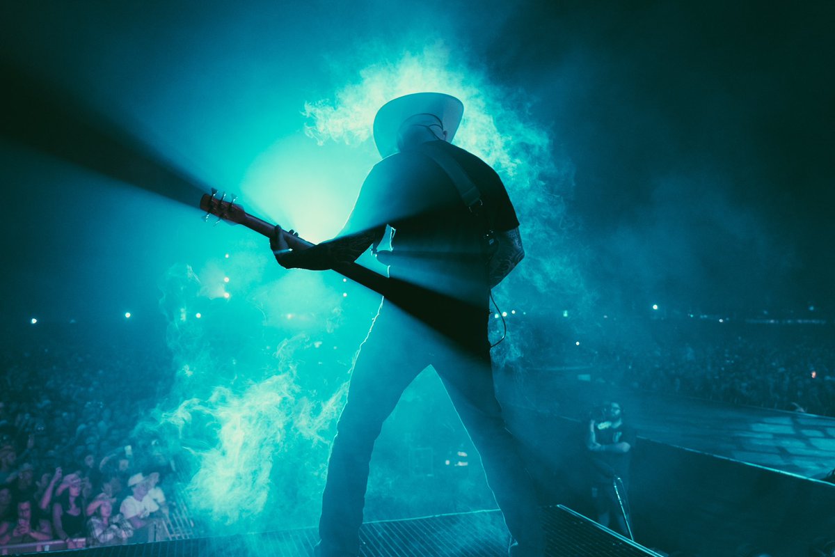 Nickelback's tweet image. Nights like these are what it’s all about 🔥

📸: @thiehle