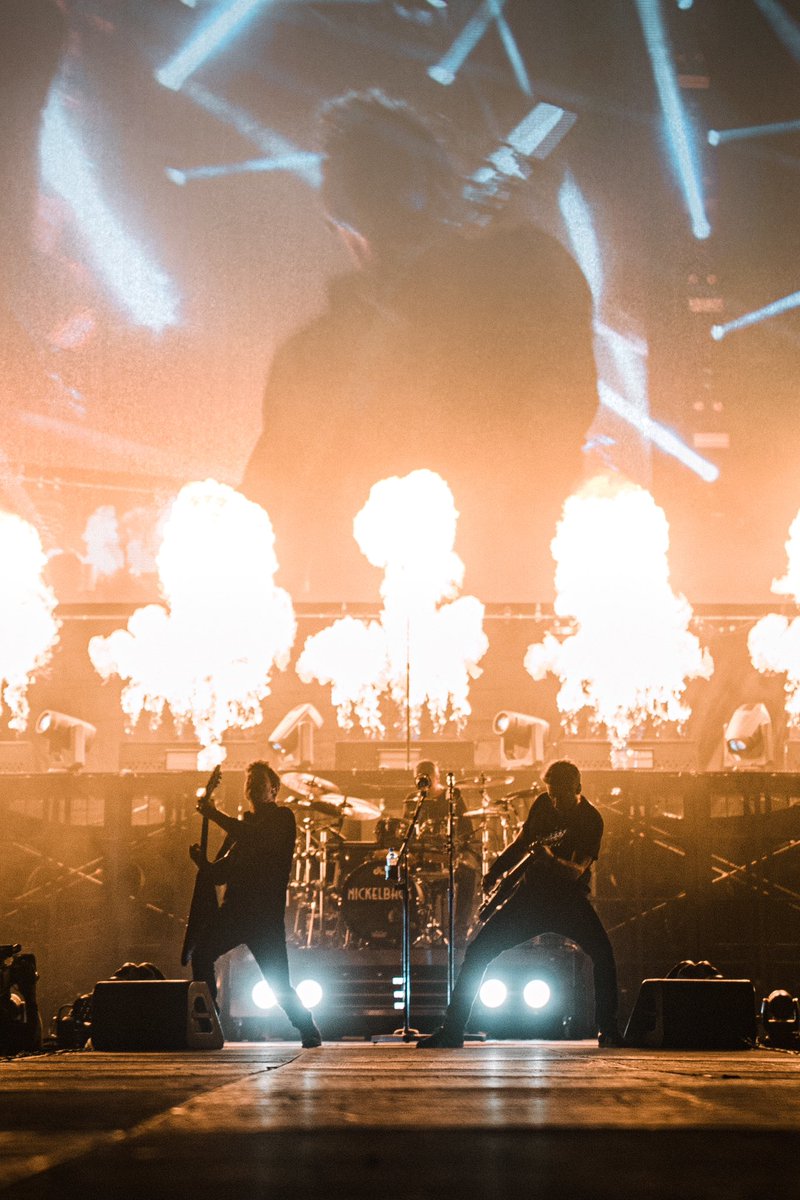 Nickelback's tweet image. Nights like these are what it’s all about 🔥

📸: @thiehle