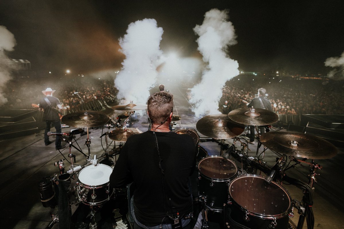 Nickelback's tweet image. Nights like these are what it’s all about 🔥

📸: @thiehle