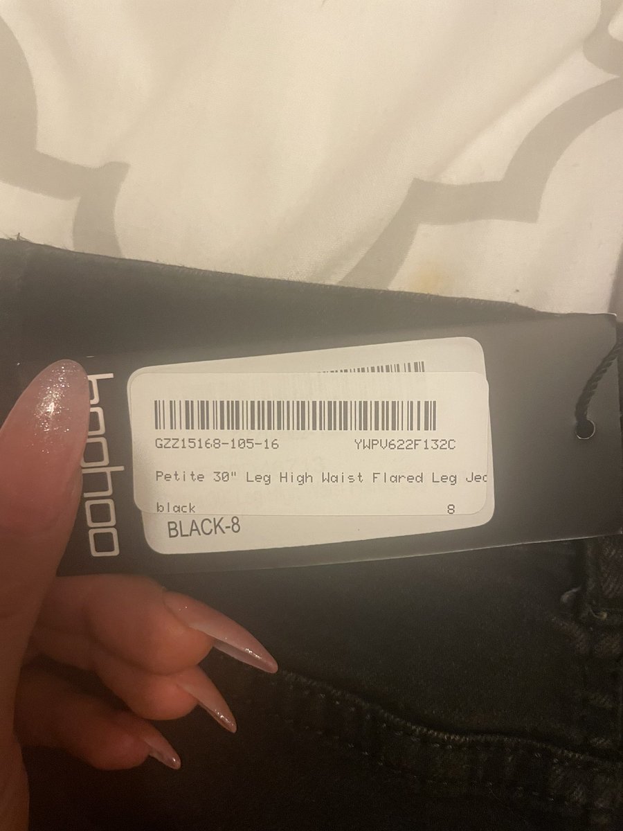 BeautyAddictB88's tweet photo. @boohoo can you tell me why when I bought the exact same pair of jeans in black they are so much longer than the blue pair they are supposed to be 30inch leg https://t.co/3dx8X7frwM