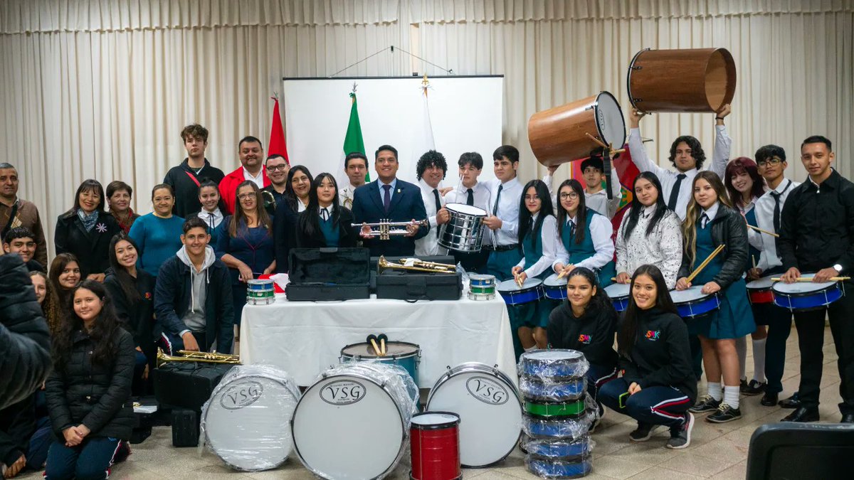 riosramirezc's tweet photo. ✓ Entrega de Instrumentos Musicales al Centro Regional de Educación, General Patricio Escobar (CREE).

✓ Un aporte de la gestión Departamental para que los alumnos puedan desarrollar las habilidades musicales.

14 | 08 | 2023

#ChristianRios #Gobernador #Itapúa #ConVos https://t.co/Wty7FmigS2