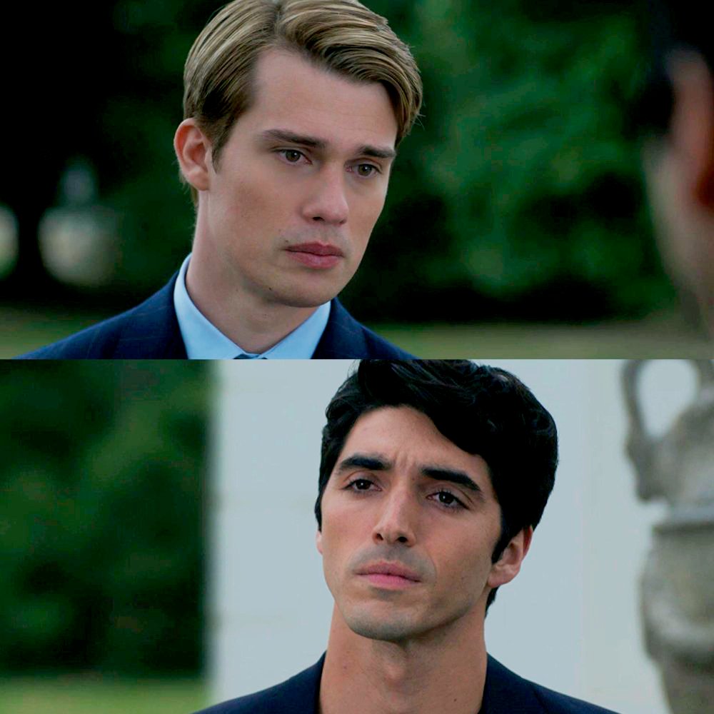 "— Príncipe Henry pertence à Inglaterra. Henry Fox deve pertencer a ele mesmo ou... ele irá desaparecer.
— Ele pode pertencer a alguém? 
— Só momentaneamente."