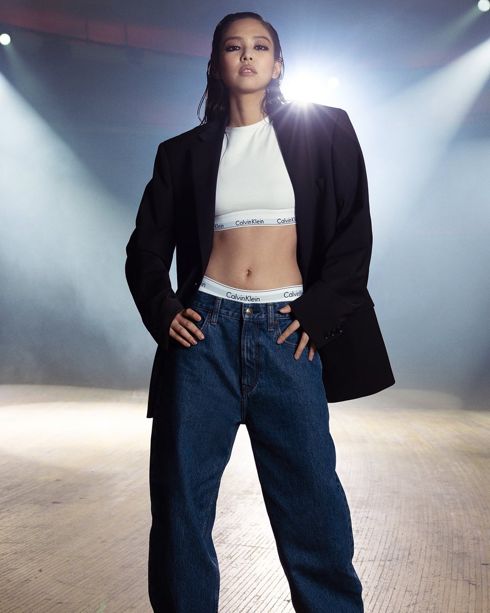 Koreaboo's tweet photo. THIS PHOTO OF JENNIE! 
the confidence is insane. https://t.co/DPKFxvoFcN