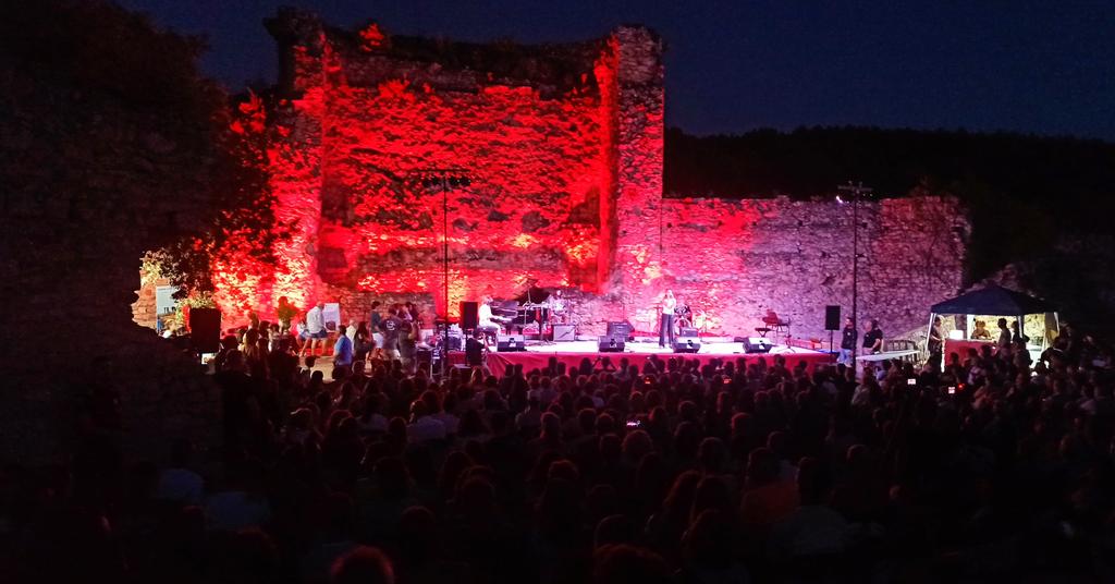 dgperis's tweet image. XII #Músics de #Gelida al #Castell @castellgelida a tocar de la #FestaMajor #FMGelida23 #Penedès