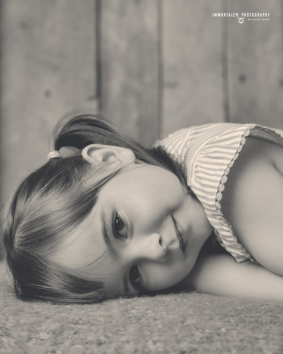 This little cutie! #littlecutie #kidsportrait #blackandwhite #photoshoot #family #aylesbury