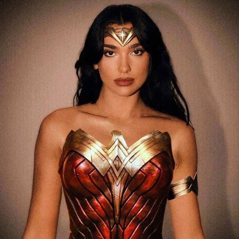 GeekZoneGZ's tweet photo. No porque no es actriz, pero físicamente Dua Lipa sería una increíble Wonder Woman. https://t.co/B6vkiYWecR
