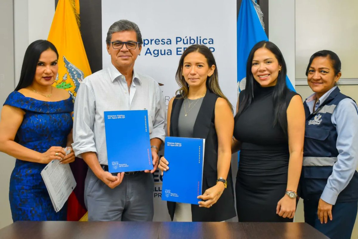 GobiernodeDuran's tweet photo. ¡Fortalecemos las relaciones interinstitucionales! 🤝 

Gracias a las gestiones del alcalde @CHONILLOec, hoy @EMAPAD_EP logró un valioso convenio de cooperación con @EmpresaaguaEc. Este acuerdo permitirá recibir asesoría y asistencia técnica para mejorar la gestión del agua. https://t.co/XqDmpqPbuc
