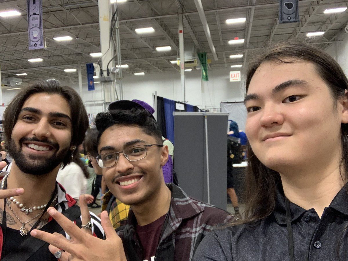 So overall, Smash con was an awesome experience, finally got to meet Shazam in person and some other friends we’ve been playing with, Shazam and I won the box reviews too and we got to take a pic with <a href="/LiquidHbox/">hungrybox</a>