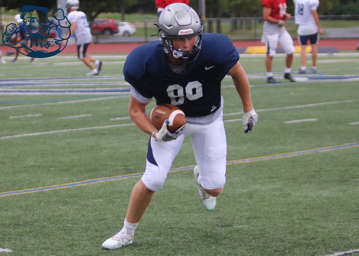 LVCathletics's tweet photo. First day of full pads for @LVCFootball! 🏈

Who else is excited for September 1?

#GoDutchmen
#lvcfb
#BeLikeBen
#d3fb https://t.co/0O72OHpUAX