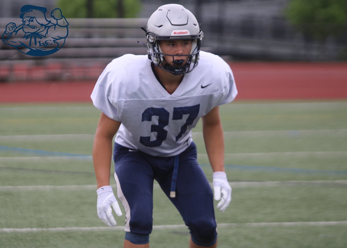 LVCathletics's tweet photo. First day of full pads for @LVCFootball! 🏈

Who else is excited for September 1?

#GoDutchmen
#lvcfb
#BeLikeBen
#d3fb https://t.co/0O72OHpUAX