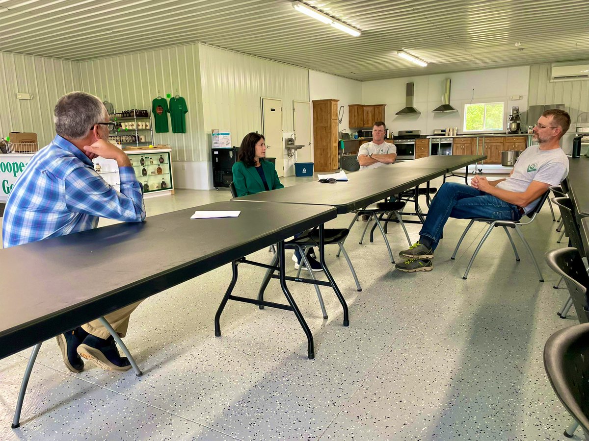 MIAttyGen's tweet image. .@MIAttyGen @dananessel toured the @MichiganStateU Forestry Innovation Center in Escanaba this afternoon to learn about their research to find safer, more sustainable means of cultivating &amp;amp; harvesting agricultural products for energy &amp;amp; consumption across the world.