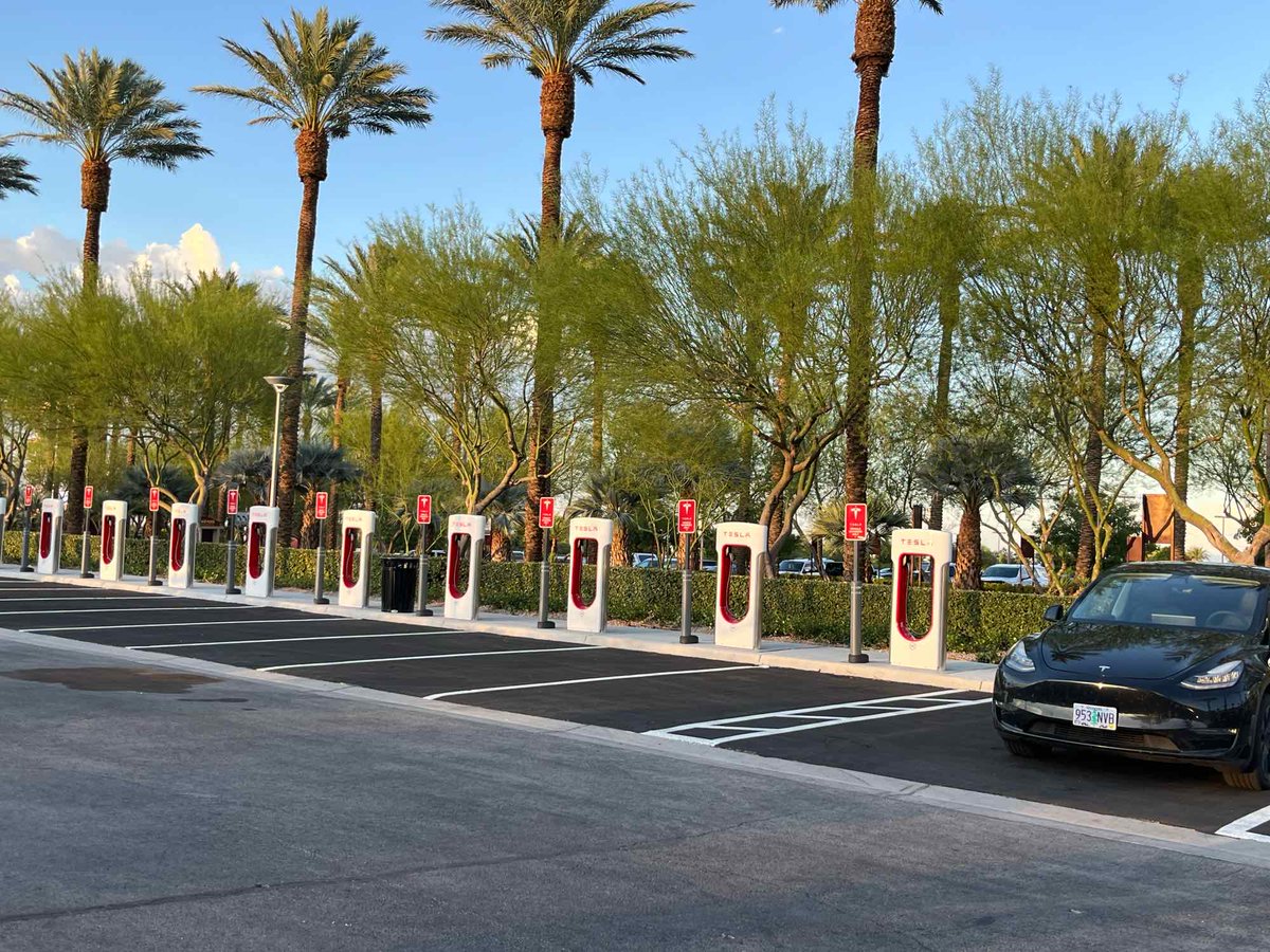Tesla Charging tweet media