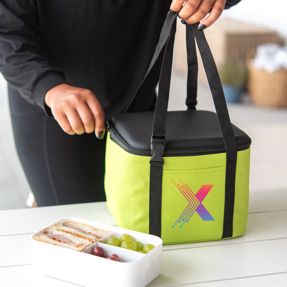hitpromotional's tweet photo. Say goodbye to boring lunches and hello to an exciting lunchtime adventure! Our 35073 Nicky Cube Cooler Box brings style and practicality to your on-the-go munching. Pack your favorite treats, fuel up with flavors, and lunch like a boss! #LunchtimeAdventure #LunchBoxLove https://t.co/bTvLo1FeI9