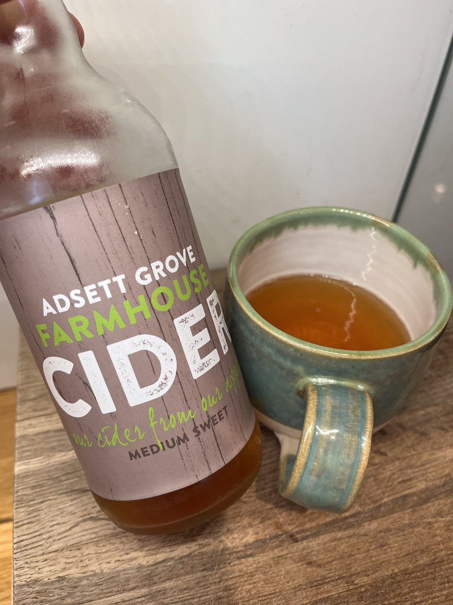 Was recently in Gloucestershire and with the fam, and found this lovely little drop at Apple orchard campsite - their own cider! Def stronger than 6.5%. If that doesn’t sell it enough they also have a baby donkey 🫏 called Bella x
