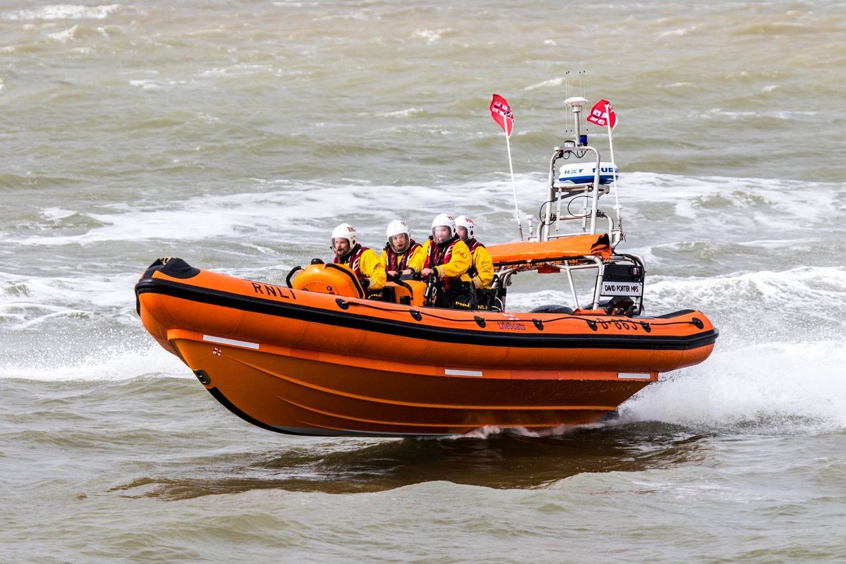 Did you see our Atlantic 85 launch on Saturday evening? Our volunteer crews received calls of a motor vessel in distress, read more here: bit.ly/3OX4M18 #RNLI #Clacton #BeenOnAShout