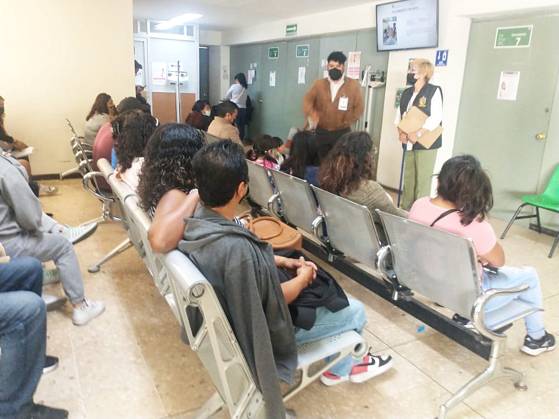DianaStephanyLG's tweet photo. ¿#SabíasQue llevamos los #DerechosHumanos justo donde más se necesita? Visitamos el Hospital Herrejón porque creemos en el #derecho a la información y el poder del entendimiento 🤓 También escuchamos las inquietudes de las y los #atizapenses #AtizapánProtegiendoTusDerechos https://t.co/bLEeYbUjs6