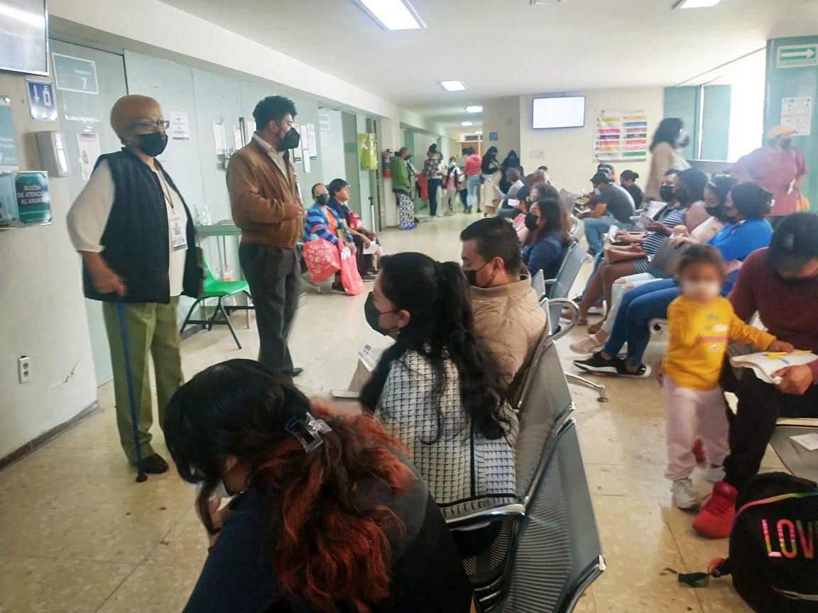 DianaStephanyLG's tweet photo. ¿#SabíasQue llevamos los #DerechosHumanos justo donde más se necesita? Visitamos el Hospital Herrejón porque creemos en el #derecho a la información y el poder del entendimiento 🤓 También escuchamos las inquietudes de las y los #atizapenses #AtizapánProtegiendoTusDerechos https://t.co/bLEeYbUjs6