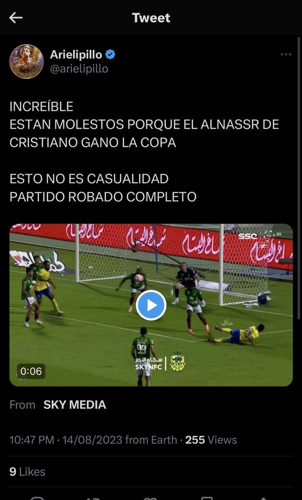 ByanNassr's tweet photo. 🟡 مشجع اجنبي:

لايُصدق، انهم مُستاءون لأن رونالدو مع النصر فاز بالكأس العرب ، المباراة مسروقه بالكامل . https://t.co/XWTCQ4c00v