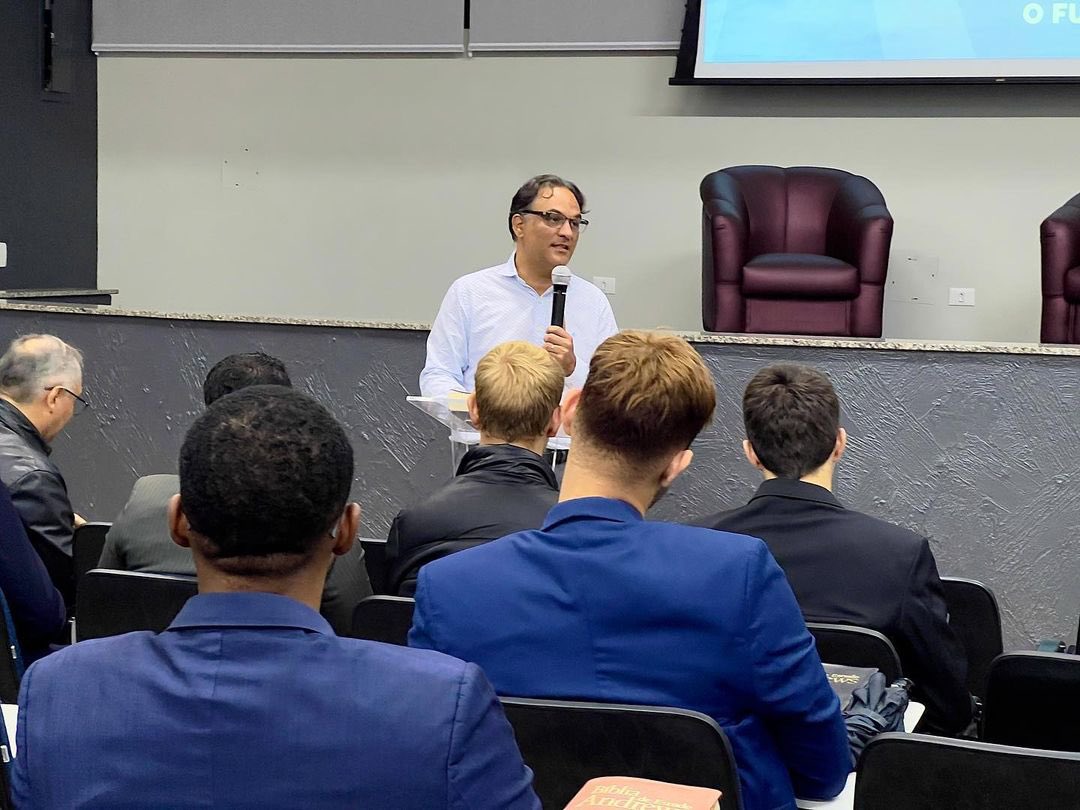 salt_fap's tweet photo. Primeira capela do semestre e palestra com o Pr. Flávio Souza, Coordenador do Salt-FAP.

O chamado para servir a Deus envolve entrega sem reservas a Ele!

#salt_fap #capela #chamado https://t.co/abTtNCUUJP