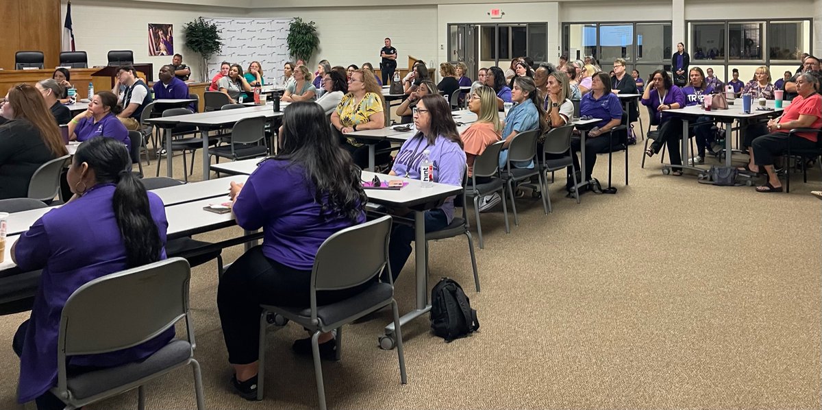WarnerAlvarado1's tweet photo. A full meeting room for today's training @AlvaradoISD
#AlvaradoExcellence @ChiefPayo #EnsureSafety https://t.co/YeMkhe8fu4