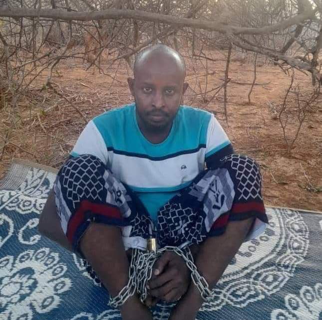 dhoorebbc's tweet photo. Waxaan ka codsanayaa waxgaradka reer Beledweyne in ay gacan ka geystaan siideynta @abdirizakdhore oo maalinkii sadaxaad u afduuban maleeshiyo qabiil oo lacag madax furasho ah raba. https://t.co/7LdKxQFTBT