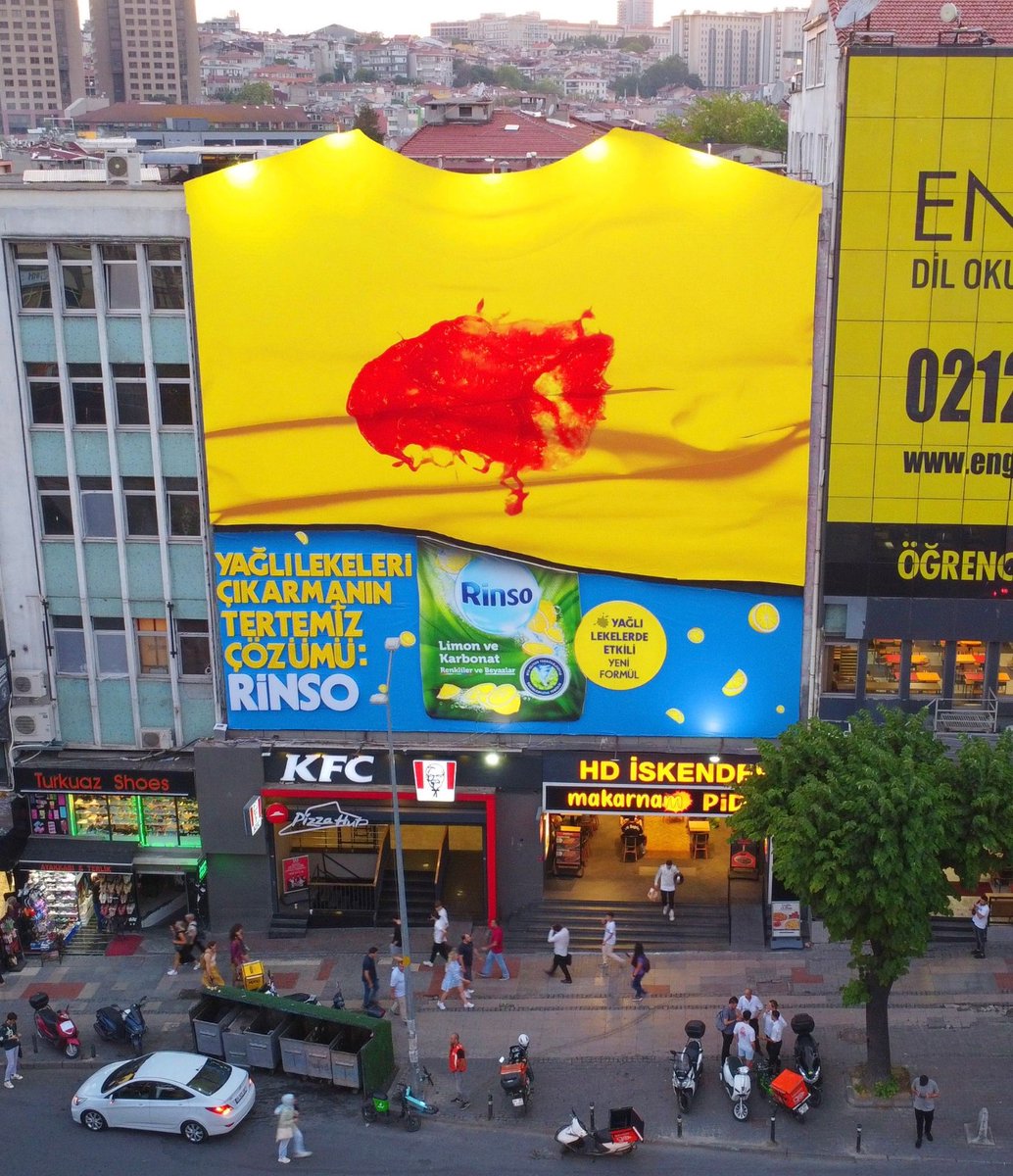 marketing_birds's tweet photo. The perfect solution for removing oily stains: Rinso
@Rinsoturkiye dresses up buildings right above fast-food restaurants in Beşiktaş and Kadıköy with giant t-shirts, covered in massive ketchup stains to represent the most common oily stains consumers face.
#Rinso #RinsoTurkey https://t.co/BHJI0DvKSy