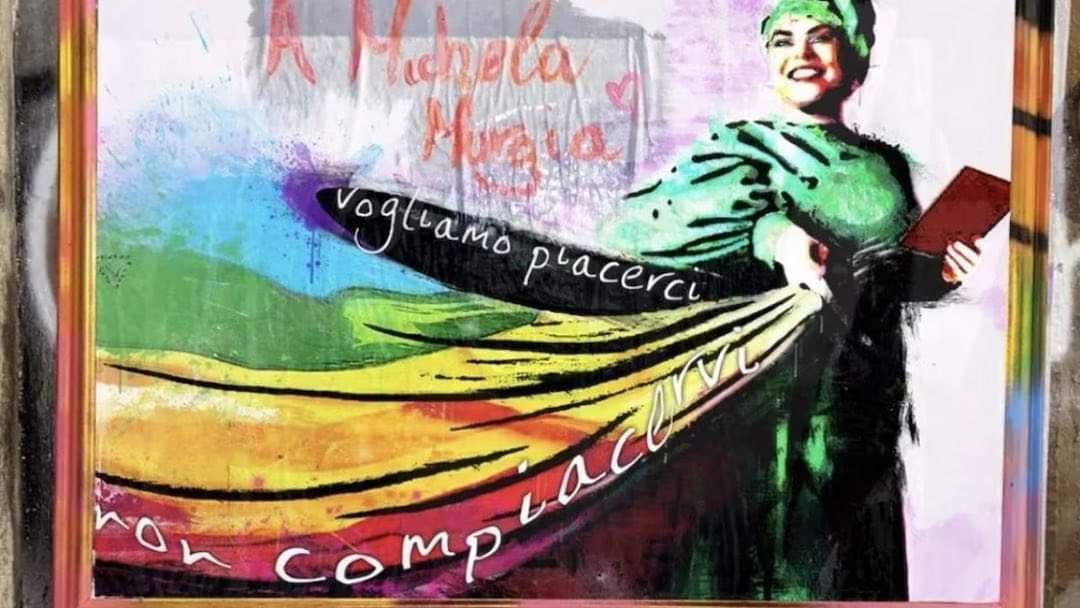 “Vogliamo piacerci, non compiacervi”:

Sui navigli a Milano è comparso uno splendido murales.