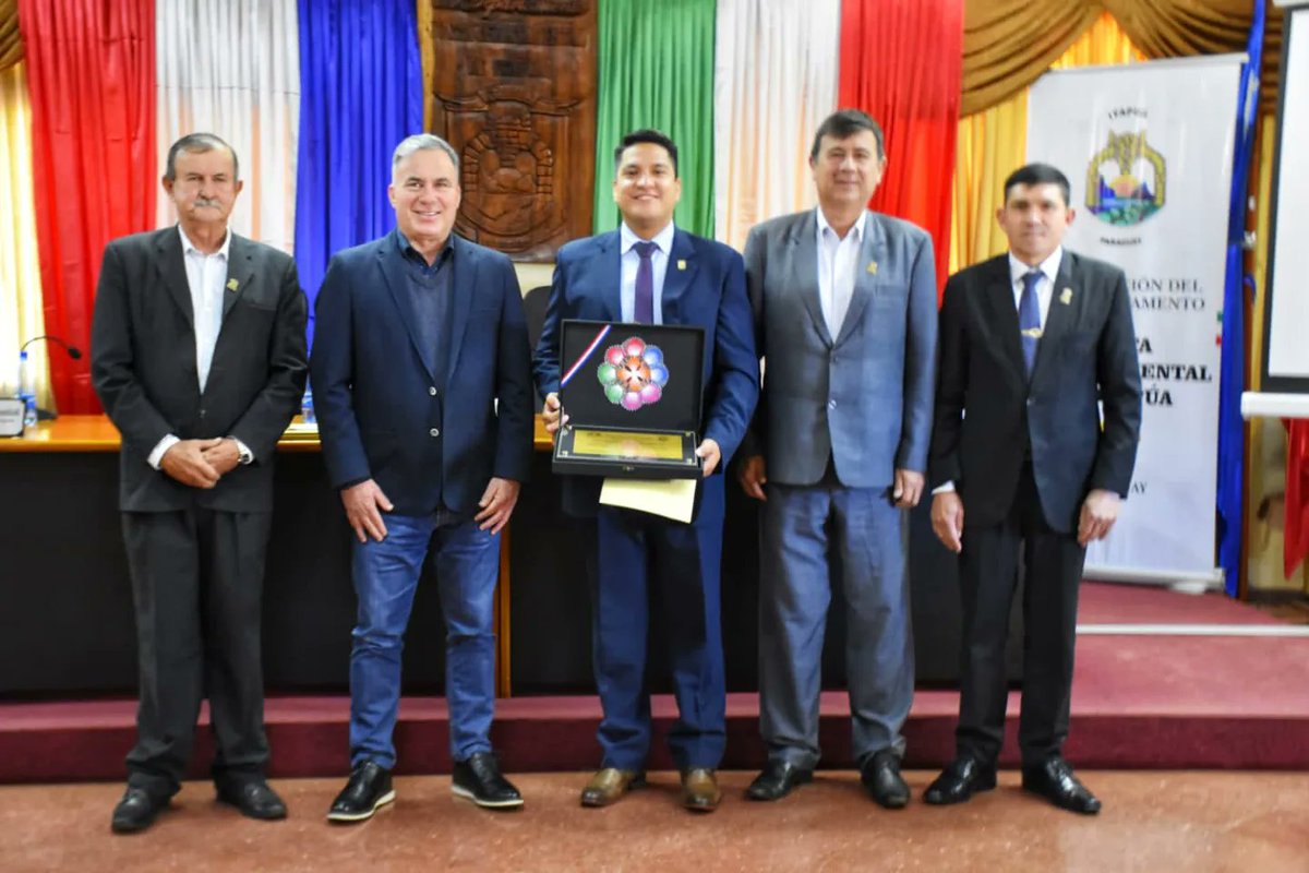 riosramirezc's tweet photo. ✓ Informe de gestión ante la Junta Departamental de Itapúa y entrega recíproca de Reconocimientos. https://t.co/MfsFIbCHEF