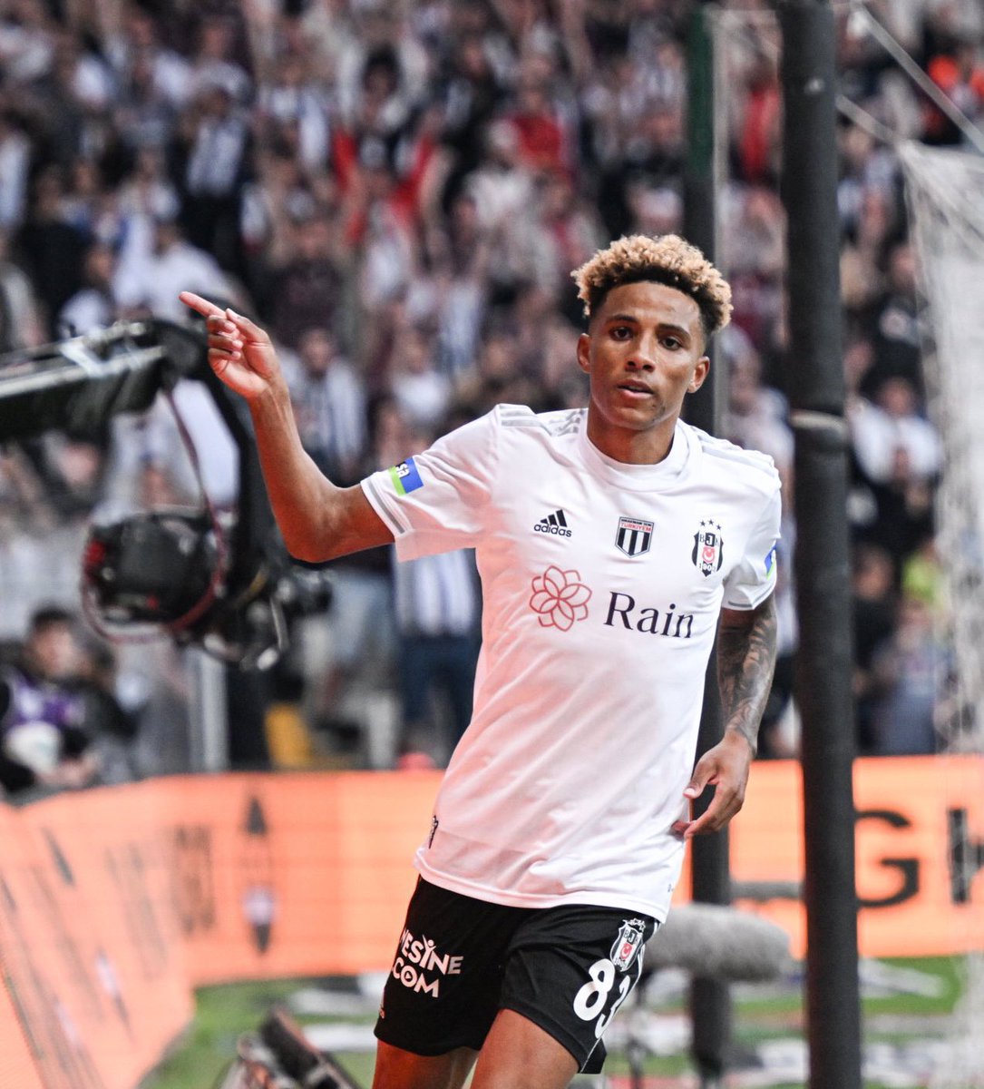 mahsumferi21's tweet photo. Süper ligin tartışmasız en iyi yabancı futbolcusu
#gedson 🔥🖤 https://t.co/0yaWrwYA47