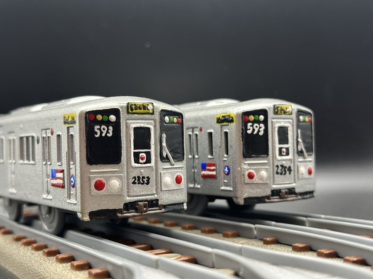 Jam_Appreciate's tweet image. A unique custom for sure
The Air Conditioned discontinued Chicago Transit Authority (CTA) L 2300 Series! This one’s destination being the Yellow Line.
An homage to the elevated rapid transit rail system in my home city, that often gets outshined by that of New York’s MTA
🧵 (1/3)