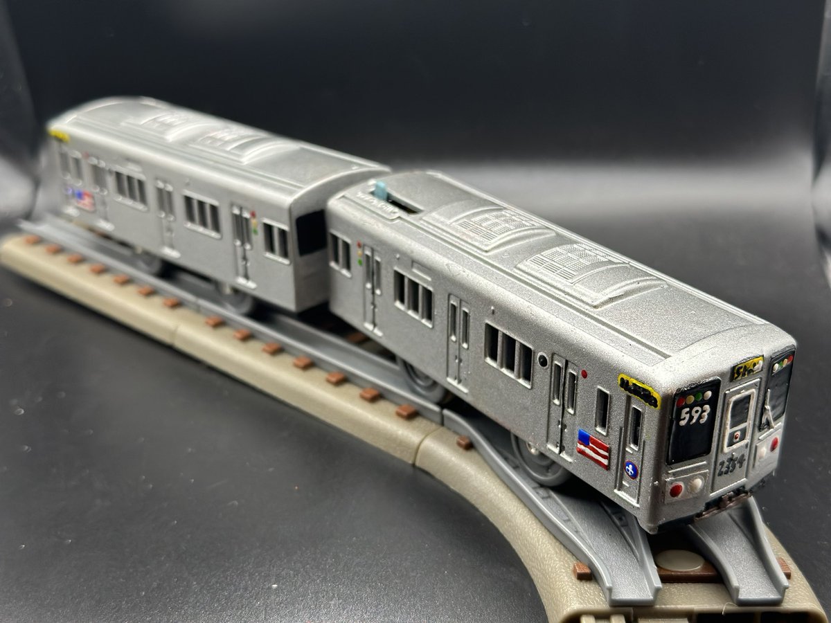 Jam_Appreciate's tweet image. A unique custom for sure
The Air Conditioned discontinued Chicago Transit Authority (CTA) L 2300 Series! This one’s destination being the Yellow Line.
An homage to the elevated rapid transit rail system in my home city, that often gets outshined by that of New York’s MTA
🧵 (1/3)