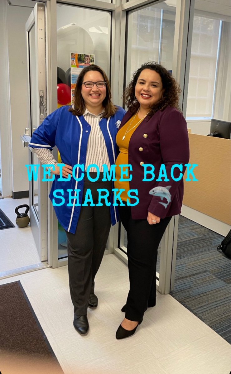 Smiles all around! Our Hybrid leaders welcoming students in this morning. #HybridLearning #DHPSharks #InPersonLearning #DigitalLearning @PrincipalLuSal @KarilyCruz