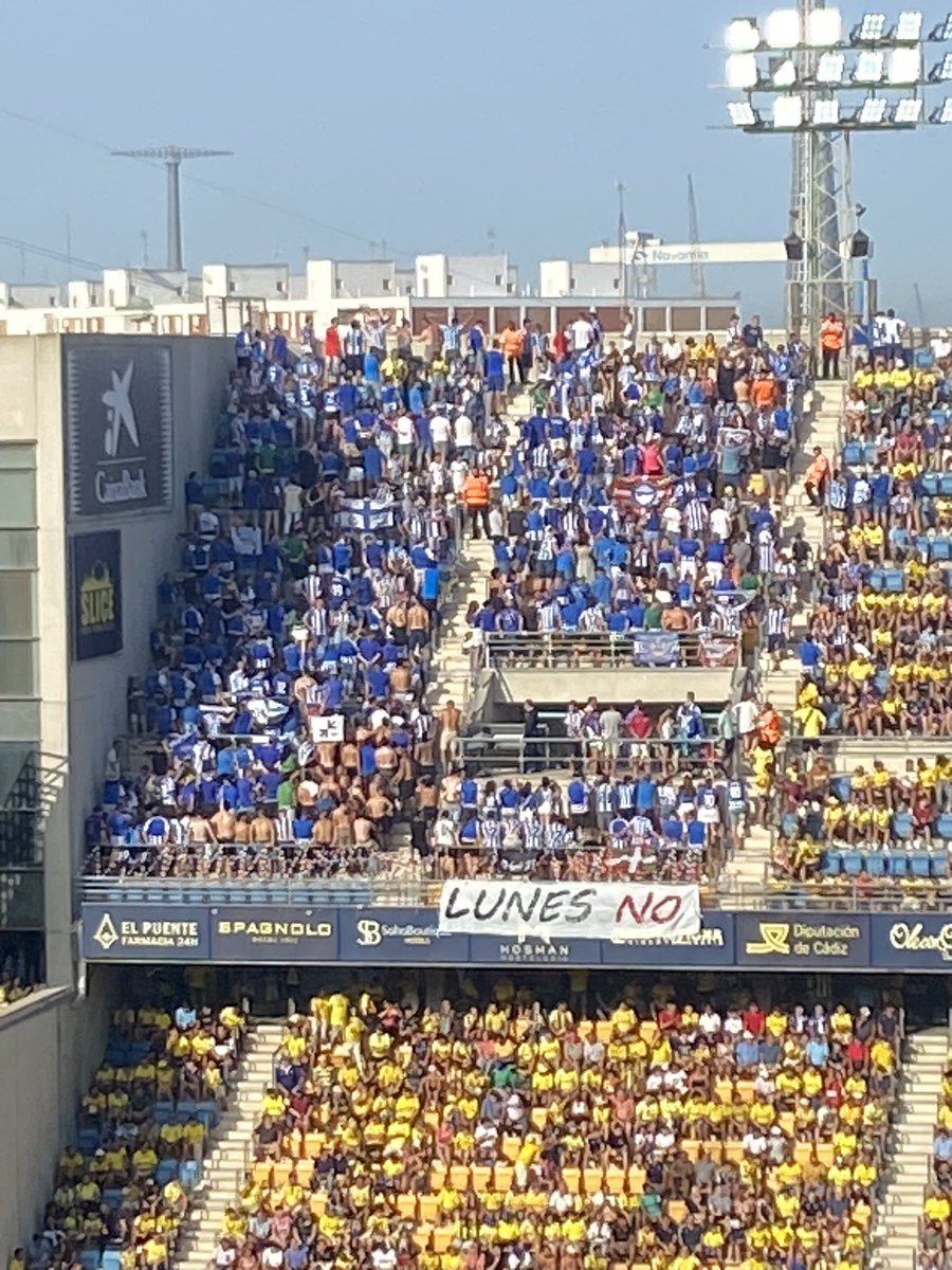 JoseMuAlt's tweet photo. Protesta muy justa y logica de la aficion del  @Alaves ! 💪🏻💪🏻 #CadizAlaves  #LALIGAEASPORTS #NoAlFutbolLosLunes https://t.co/ISsV84opez