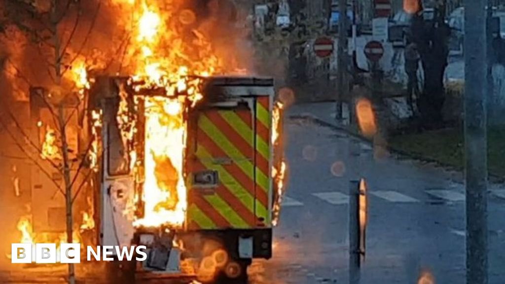 CadizNutsCF's tweet photo. EXCLUSIVE: Jennerโs ambulance spotted en route to A&E๐
After a strong start to the game tonight and bagging in his new boots, he was running too hot and the oppositions only option was to disable him๐ฅ๐ญ
Our thoughts and prayers are with @jackjennerr ๐
#GetWellSoonJen https://t.co/kFZKxJHMJP