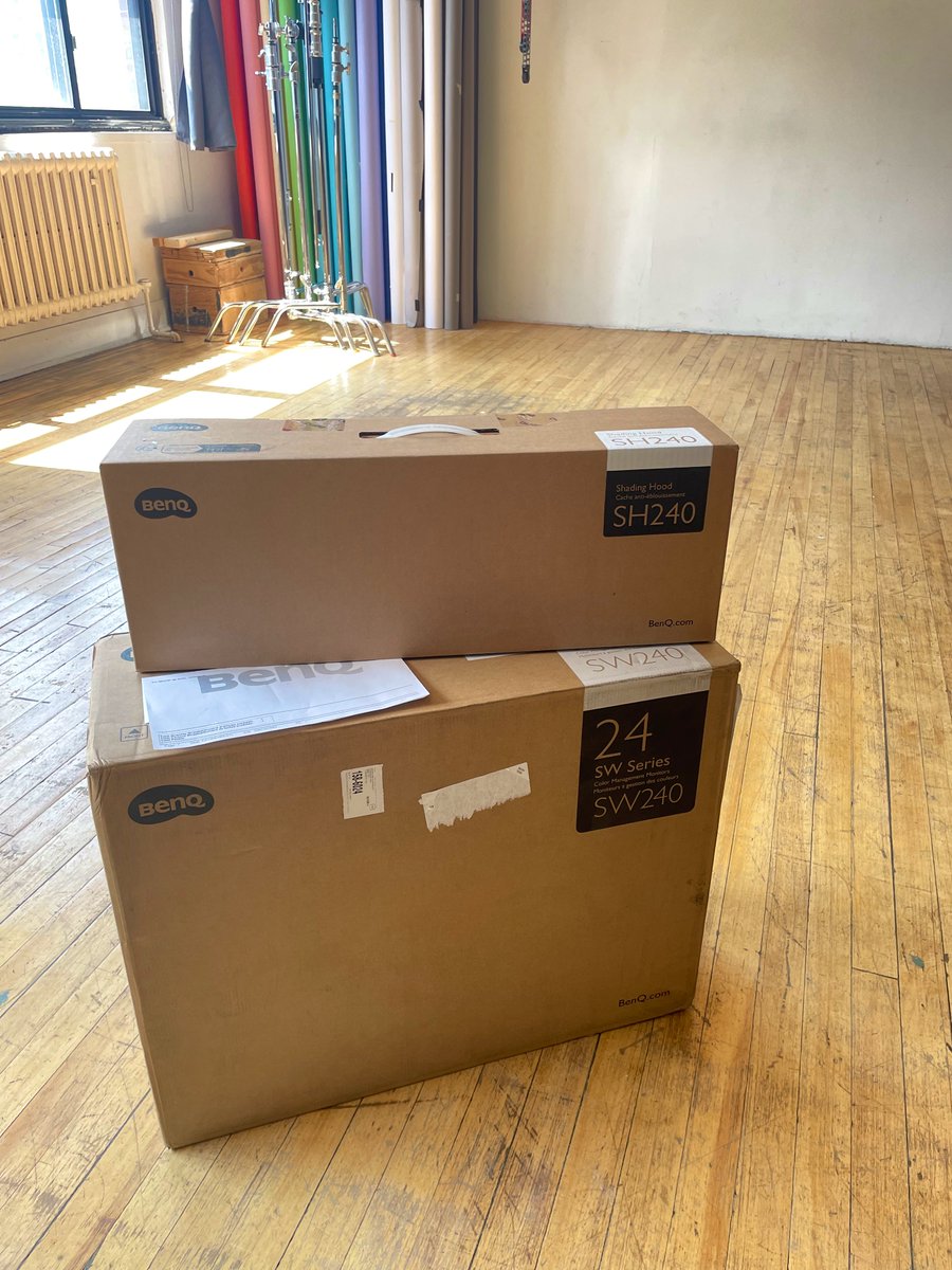 PAWELECphoto's tweet photo. BOOYA… package delivery at the studio!

It’s our new @BenQAmerica #SW240 (24” IPS monitor) for when my team &amp; I are photographing on-location… anywhere!

#NewGear #BenQ #AQCOLOR https://t.co/gmn0MZ5VUW