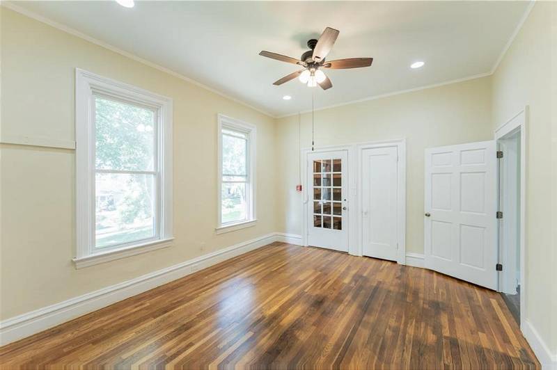 ColonialRealty_'s tweet image. Charming one-of-a-kind home!
Colonial Realty Inc.
Stacie Appel, Listing Agent 
Realtor®
(913) 426-2209 #charminghome #spaciousliving #homeforsale