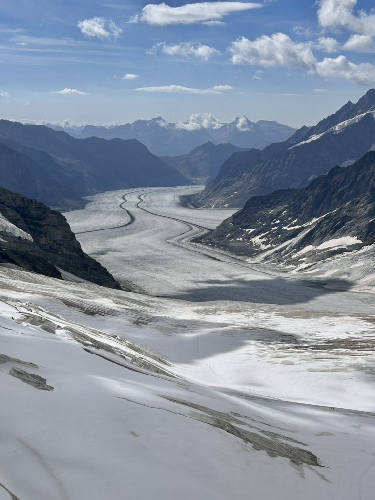 SwissAmbOman's tweet image. Breathtaking journey yesterday to #Jungfraujoch 🏔️! The @Sphinx_Observatory at 3571 m has a solar spectrometer while also powering cutting-edge #LIDARTech research for atmospheric insights. Enjoy the majestic Swiss Alps + the #AletschGlacier in all their glory @JungfrauRegion.