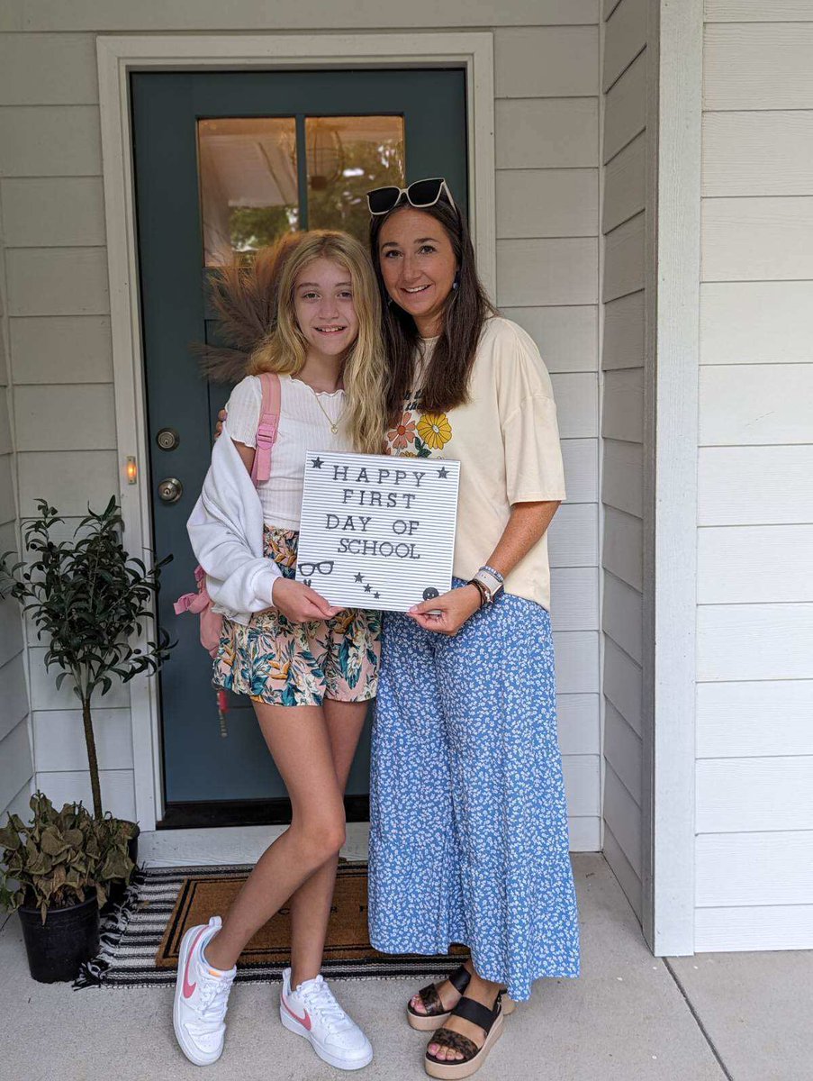 MrsStaceyGES's tweet photo. I can’t believe my baby is in 5th grade!!! Happy 1st Day. Here’s to 5th grade and year 17 📚✏️🩵 https://t.co/6J9NMI4nHb