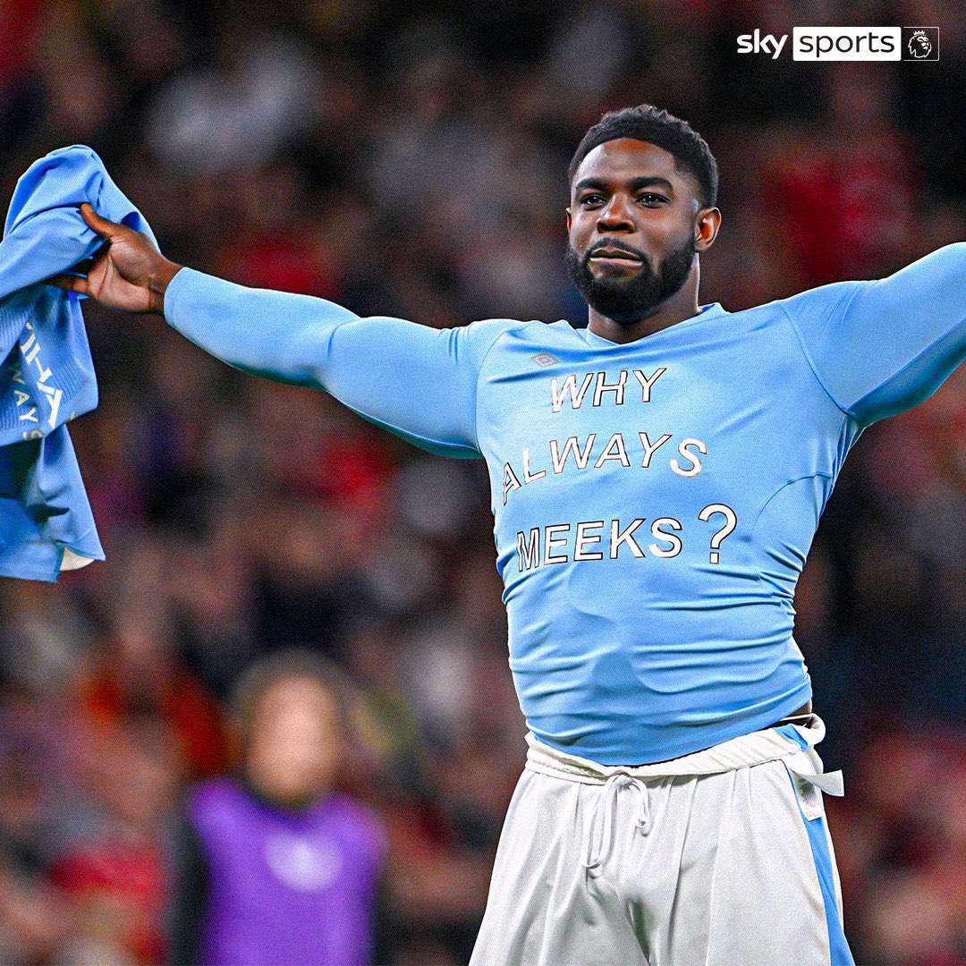 Micah Richards at Old Trafford tonight. 😂🩵