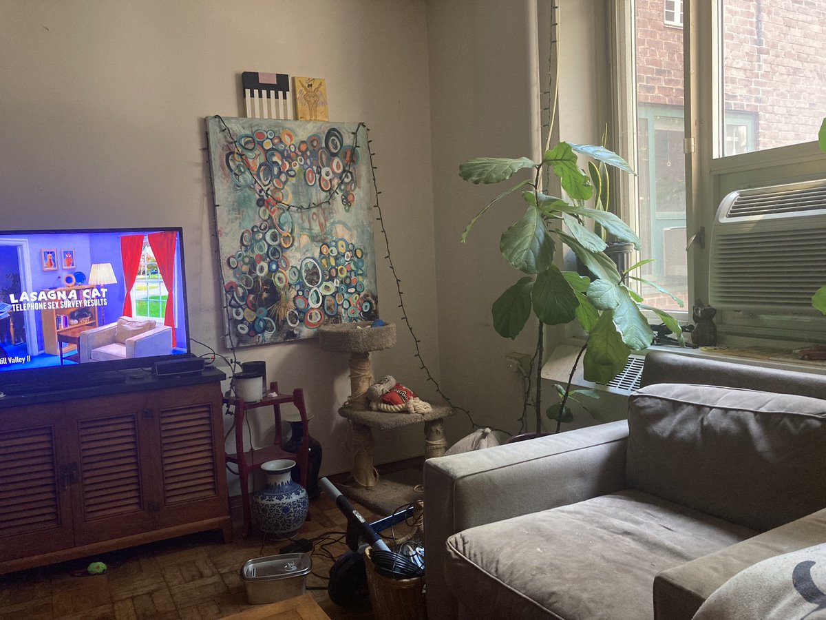 ScribeBen's tweet image. Was watching @EyePatchWolf ‘s Garfield video and realized to my horror that I have the same exact chair as Jon in Lasagna Cat’s “Sex Survey Results”. 😬