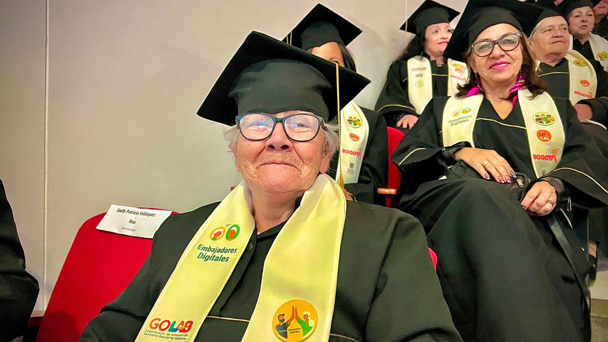 GobiernoBTA's tweet photo. ¡Felicidades a los 270 adultos mayores de @rafaeluribeu que se graduaron y ahora son Embajadores Digitales!
Esto gracias a #TICLocal, el proyecto con el que le apostamos al cierre de brechas digitales.
#BogotáTieneMuchoQueContar https://t.co/4cdjscNamv
