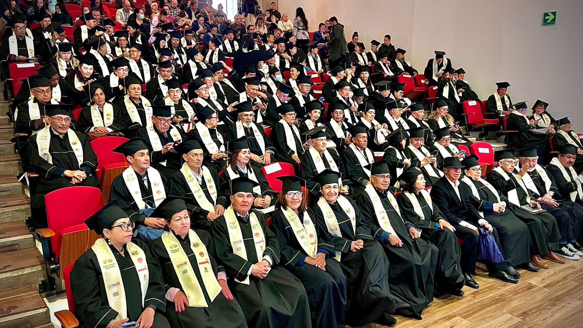GobiernoBTA's tweet photo. ¡Felicidades a los 270 adultos mayores de @rafaeluribeu que se graduaron y ahora son Embajadores Digitales!
Esto gracias a #TICLocal, el proyecto con el que le apostamos al cierre de brechas digitales.
#BogotáTieneMuchoQueContar https://t.co/4cdjscNamv