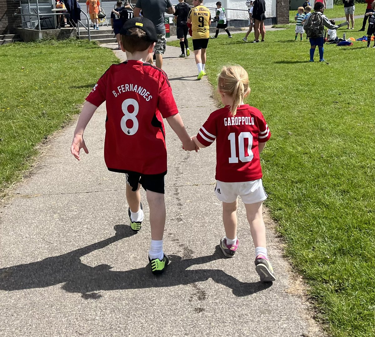 A great start to @TollymoreBears Soccer Fun Week. Polly’s first ❤️! Fair play to @TollymoreUnited for running these Fun Weeks for more then 20 years 😮! An Incredible community offering. Friendship, fitness and a bit peace for the Ma’s and Da’s 😬! 🙌