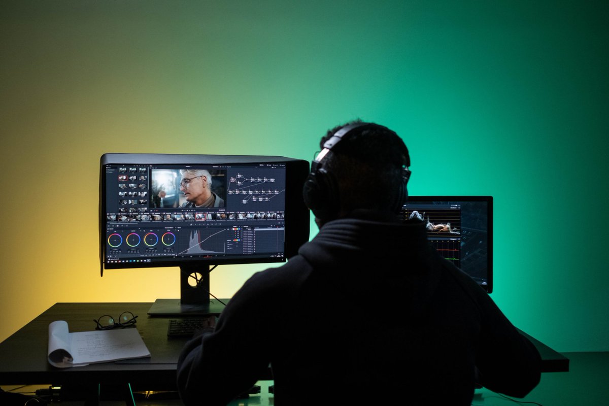 klevatainment's tweet image. VIDEO EDITING TIP 
Every edit is a step closer to realizing your vision. Keep pushing forward! 

#VisionInMotion
#VideoEditing #Wednesdayvibe
