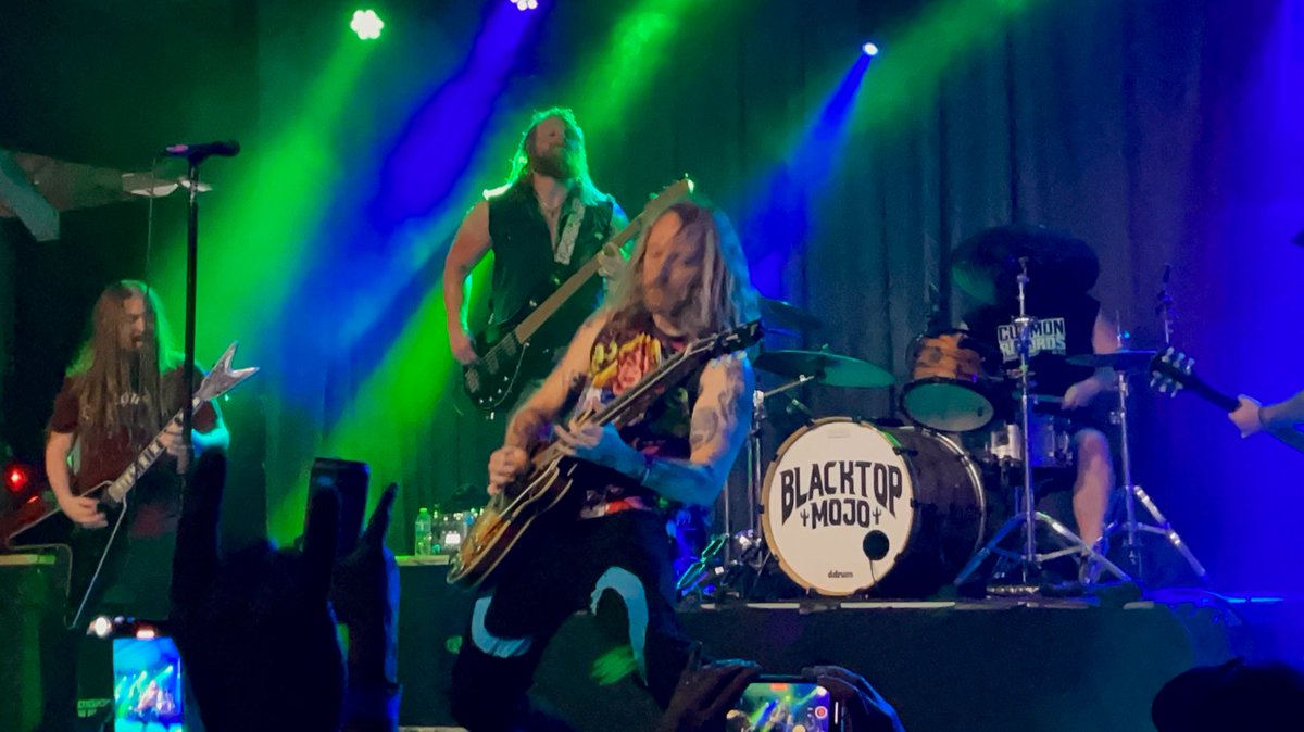 <a href="/cattmurtis/">Catt Murtis</a> killing it! Such a excellent musician 🤘🏻🤘🏻<a href="/BlacktopMojo/">Blacktop Mojo</a>