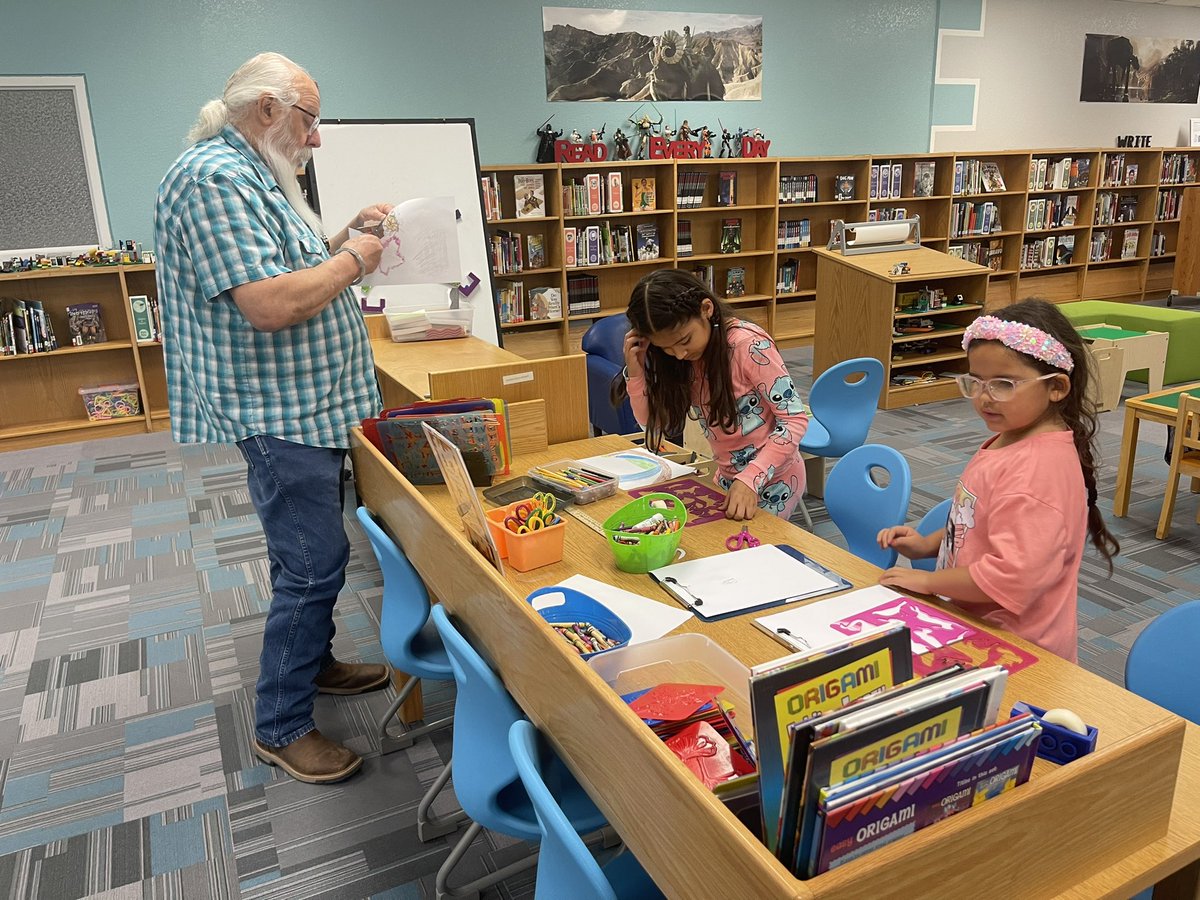 MsRodriguez_10's tweet photo. We love coming to the library! 
I spy Mr. Ralph making connections with the students during Makerspace 🤩#BetheBus #DHEBobcats https://t.co/5GYi7uCcHe