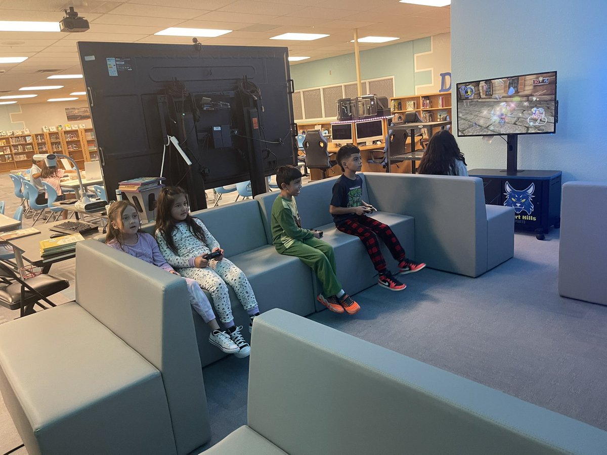 MsRodriguez_10's tweet photo. We love coming to the library! 
I spy Mr. Ralph making connections with the students during Makerspace 🤩#BetheBus #DHEBobcats https://t.co/5GYi7uCcHe