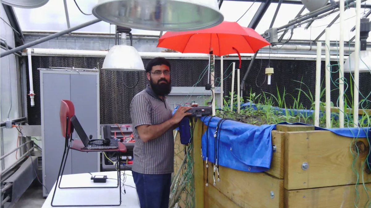TechPurdue's tweet photo. Purdue Polytechnic’s Abdul Salam is developing a network of underground devices to help farmers track conditions in the fields, allowing the agricultural industry to conserve water. https://t.co/Au7kcDHuL0
#PurduePolytechnicSpringStories (in case you missed it) https://t.co/K2E5E82mUM